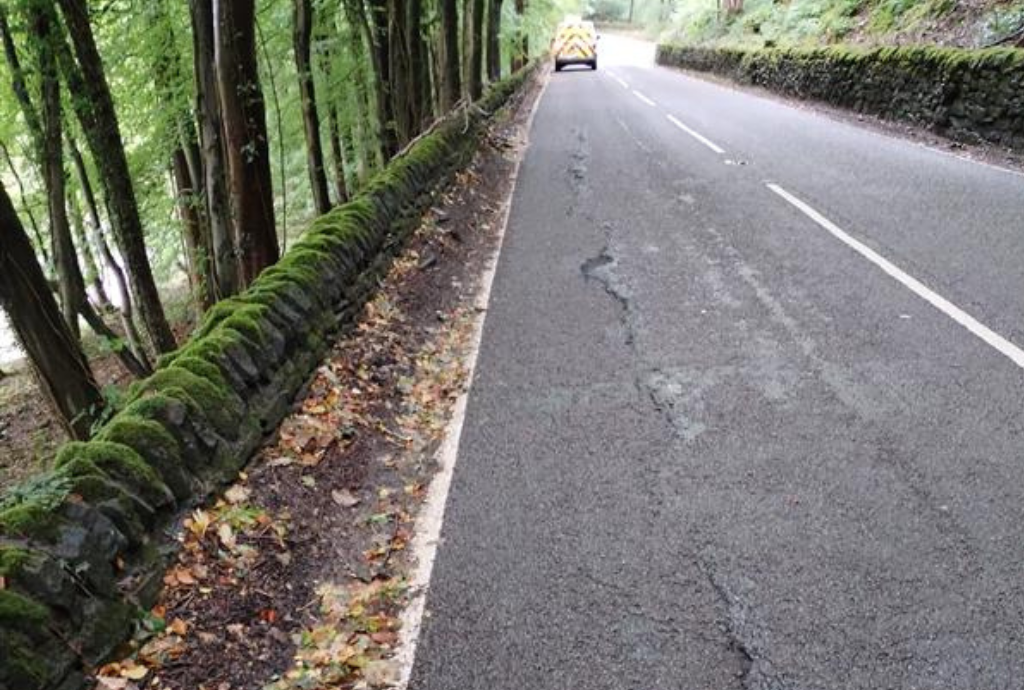 Visible cracks to the B6001 road surface