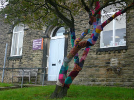 Knitted tree sleeve Hayfield